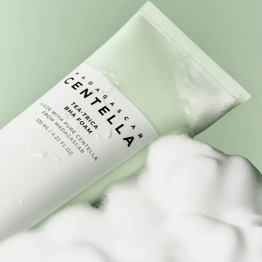 SKIN1004 TEA-TRICA BHA FOAM Acne Deep Cleansing Foam